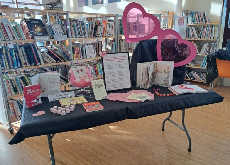 Table décorée sur le thème de Susie Morgenstern